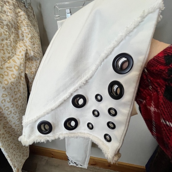 Elyse White Cropped Ankle Pants with Eyelet Detail - Picture 4 of 10